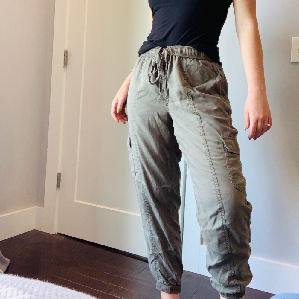 ❤️Sold❤️Mossy green outdoor jogger with waist tie